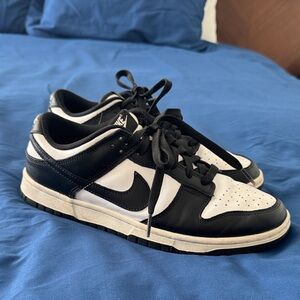 Nike Men's Black and White Low-Top Sneakers